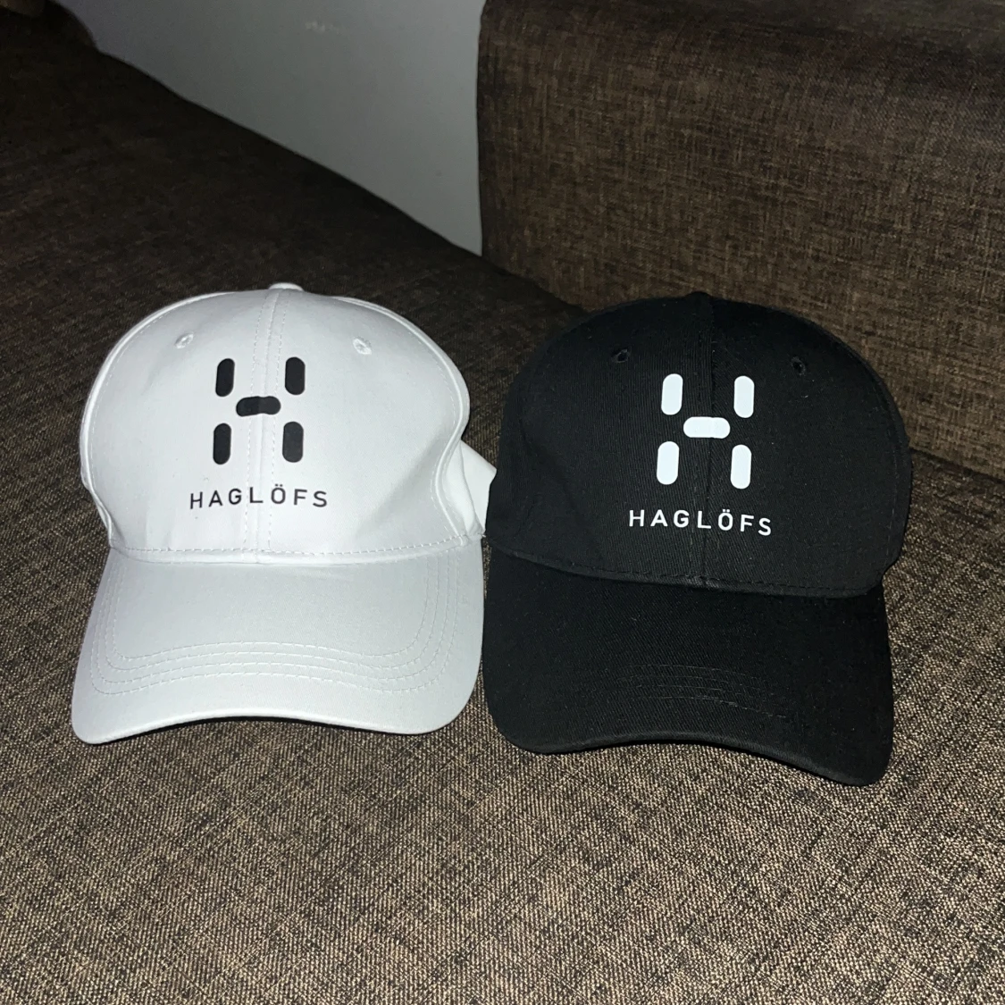 Svart och vit keps från Haglöfs - 2