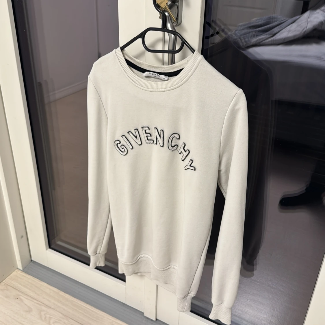 Vit sweatshirt från Givenchy - 1