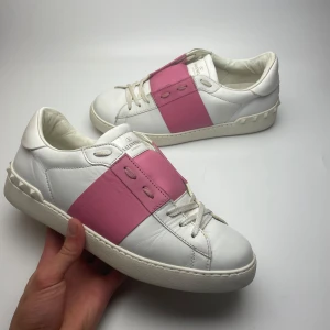 Valentino open  - Valentino open skor i superfint skick! Begränsat antal boxar och dustbags. Hör av dig vid frågor! 