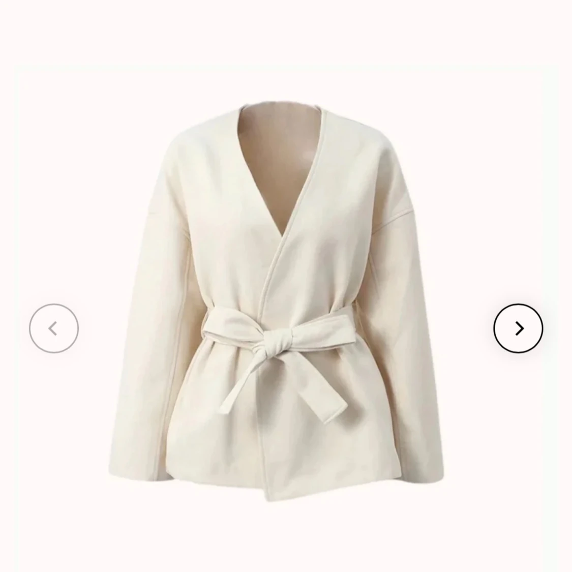 Beige omlottjacka med bälte