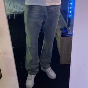 Jeans  - Flared Jeans från Fashionnova, helt nya! 