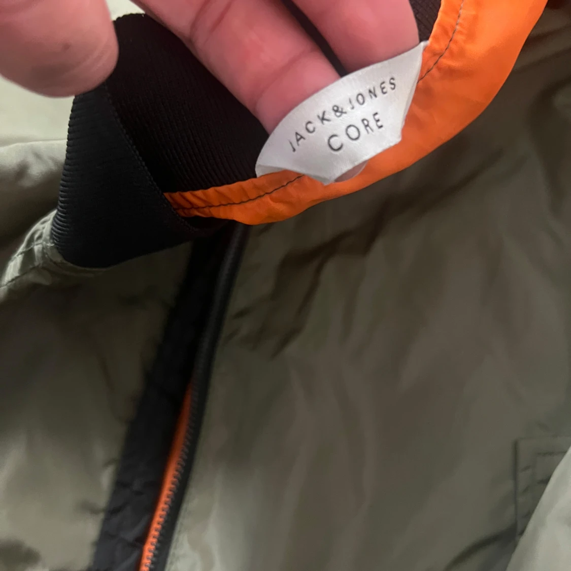 Olivgrön bomberjacka Jack & Jones M - 1