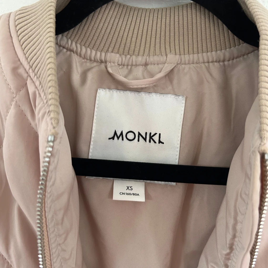 Beige quiltad jacka från Monki - 2