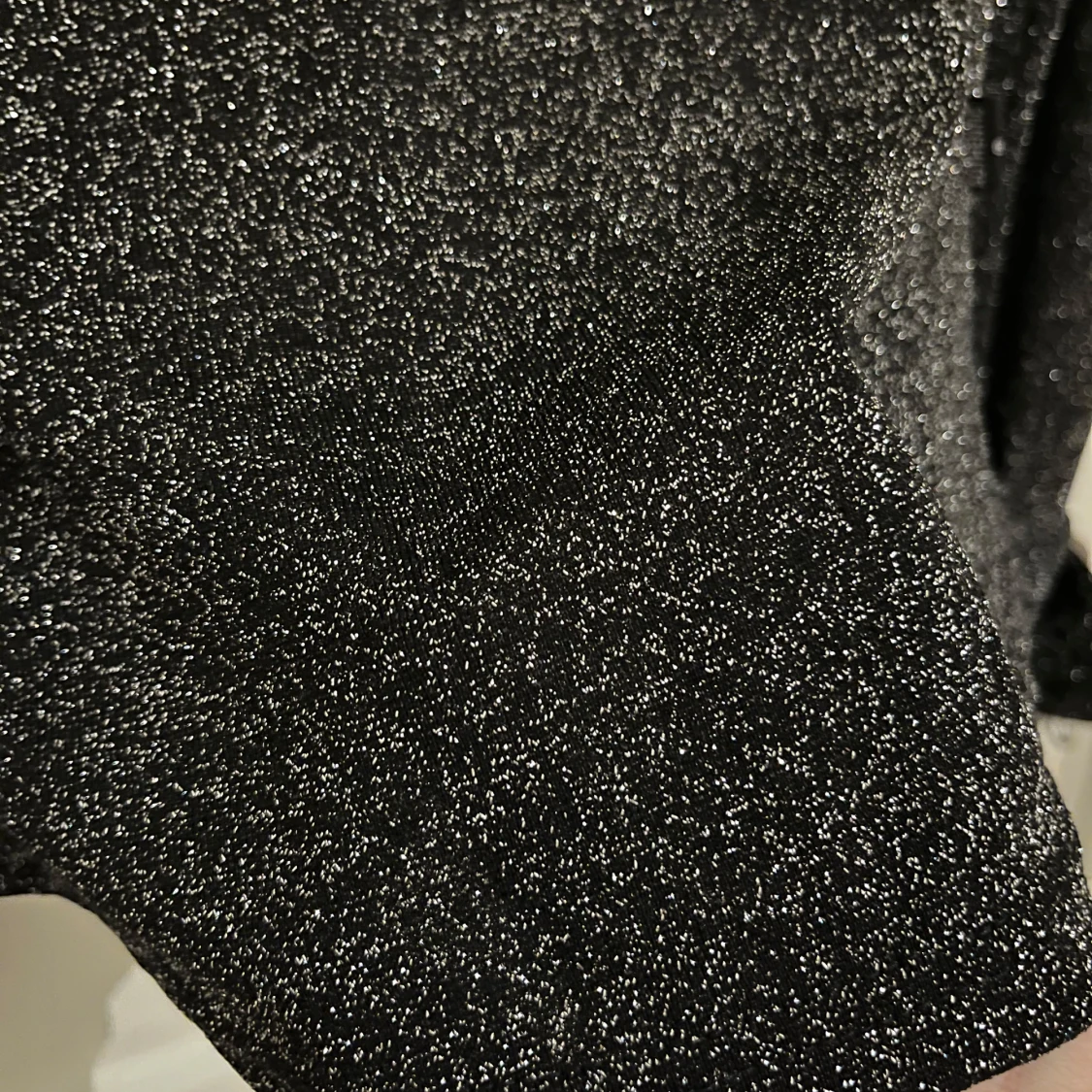 Svart glittrig skjorta från Authentic - 4