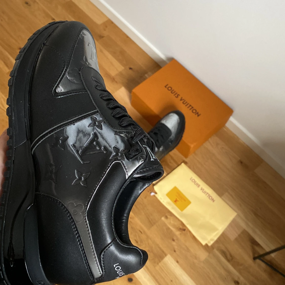 L. V sneakers svart/silver - 2