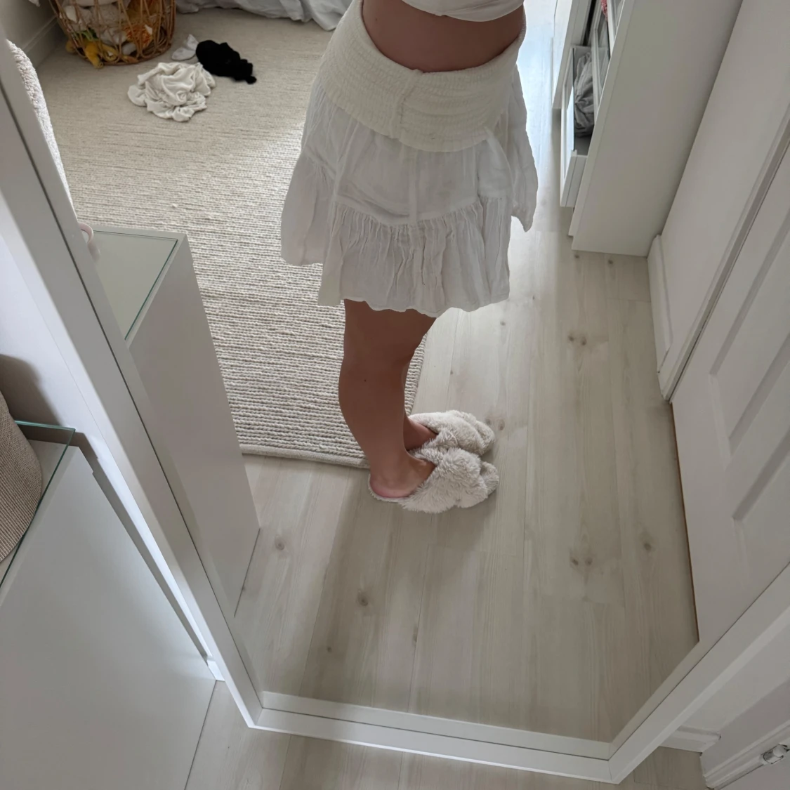 Vit volangkjol med smock - 2