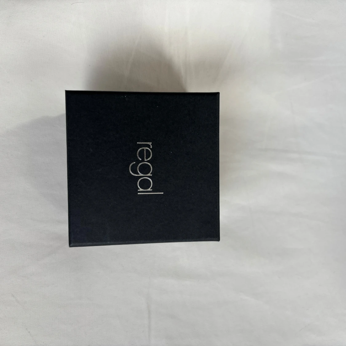 Silverfärgad klocka från Regal