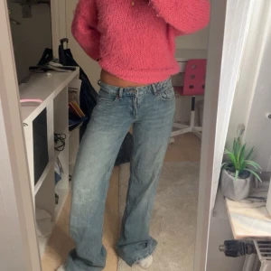 Zara jeans  - Snygga jeans från Zara ” wide leg låg midja”  i strl 36. Nytt skick 