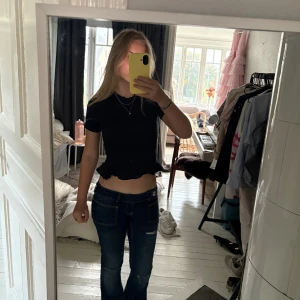 Snygg marinblå topp - Den sitter tajt i midjan!😘(Gina Young)