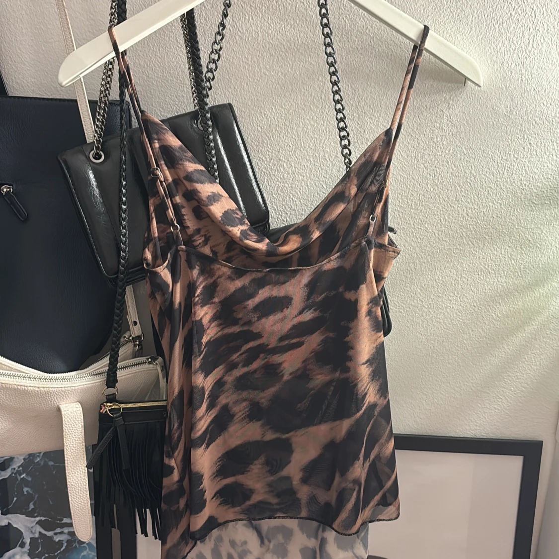 Leopardmönstrad linnetopp med drapering - 1