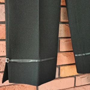 Svarta kostymbyxor Capri modell - Nya kostymbyxor Capri modell i storlek 36