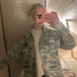 Camouflage jeansjacka - As najs höstjacka!! 