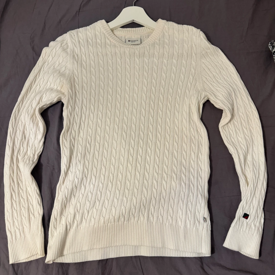 Vit kabelstickad tröja redgreen 