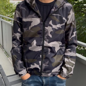 Två windbreakers - Två windbreakers