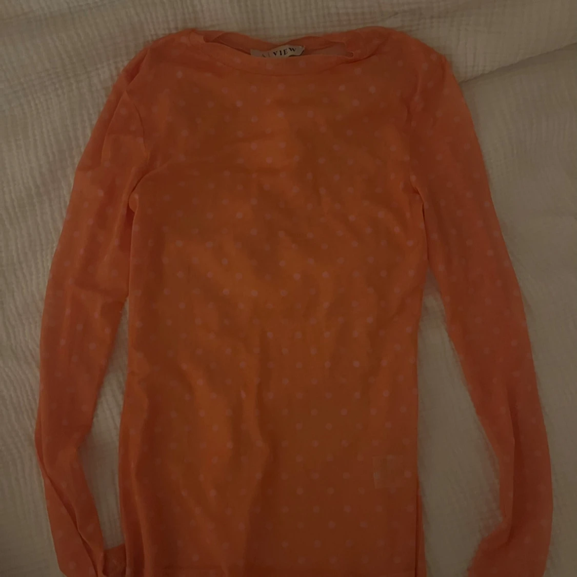 Orange mesh topp med prickar från A View - 1