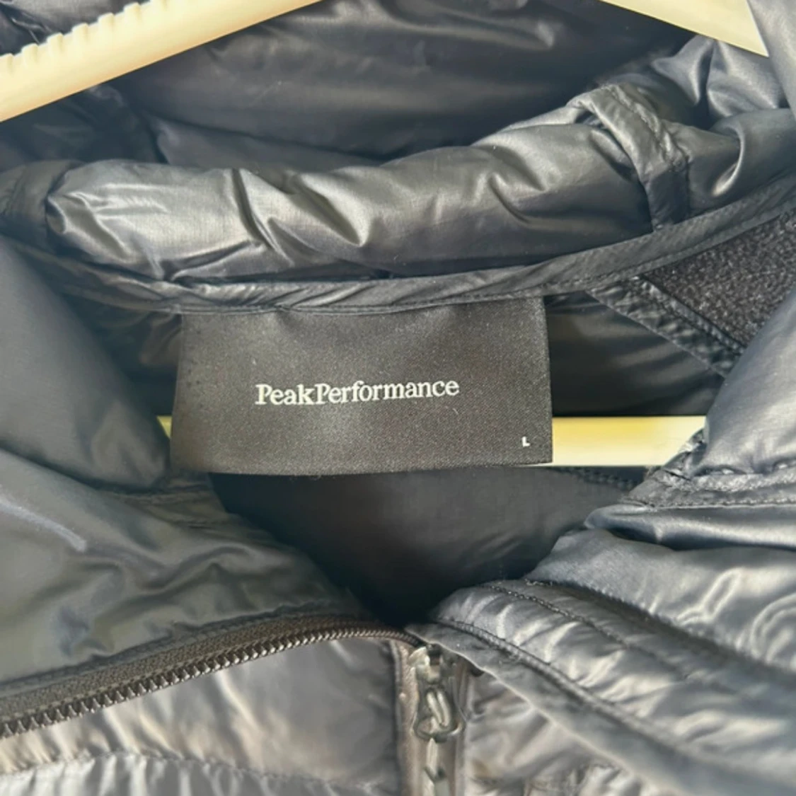 Svart pufferjacka Peak Performance L - 1