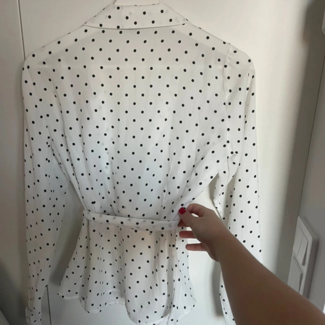 Prickig omlottblus från Gina Tricot - 1