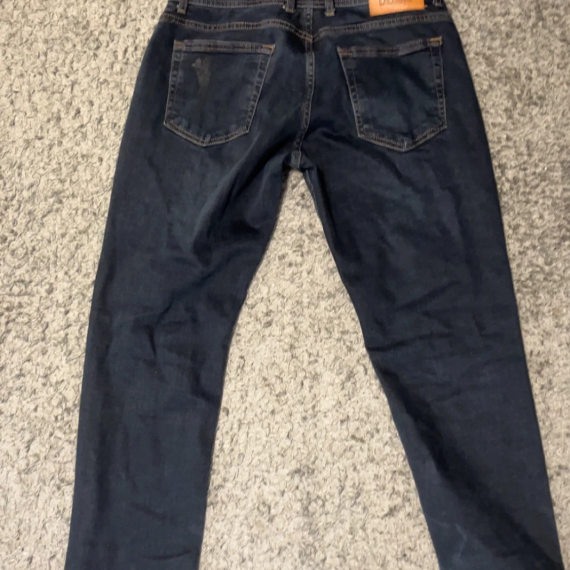 Mörkblå jeansbyxor från Lacoste  - 1