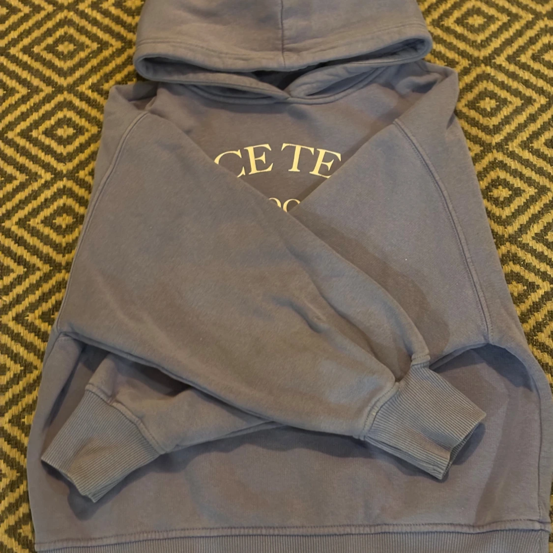 Ljuslila hoodie med tryck - 2