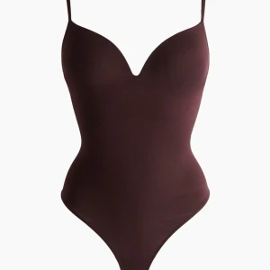 H&M body - Säljer denna populära H&M bodyn. Helt ny och endast testad! Pris går att diskutera!!💕