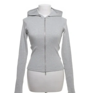 Weekday kofta - Säljer en weekday kofta med dragkedja och luva. Knappt använd! Inköpt för några år sedan på zalando. Fint skick. Storlek s