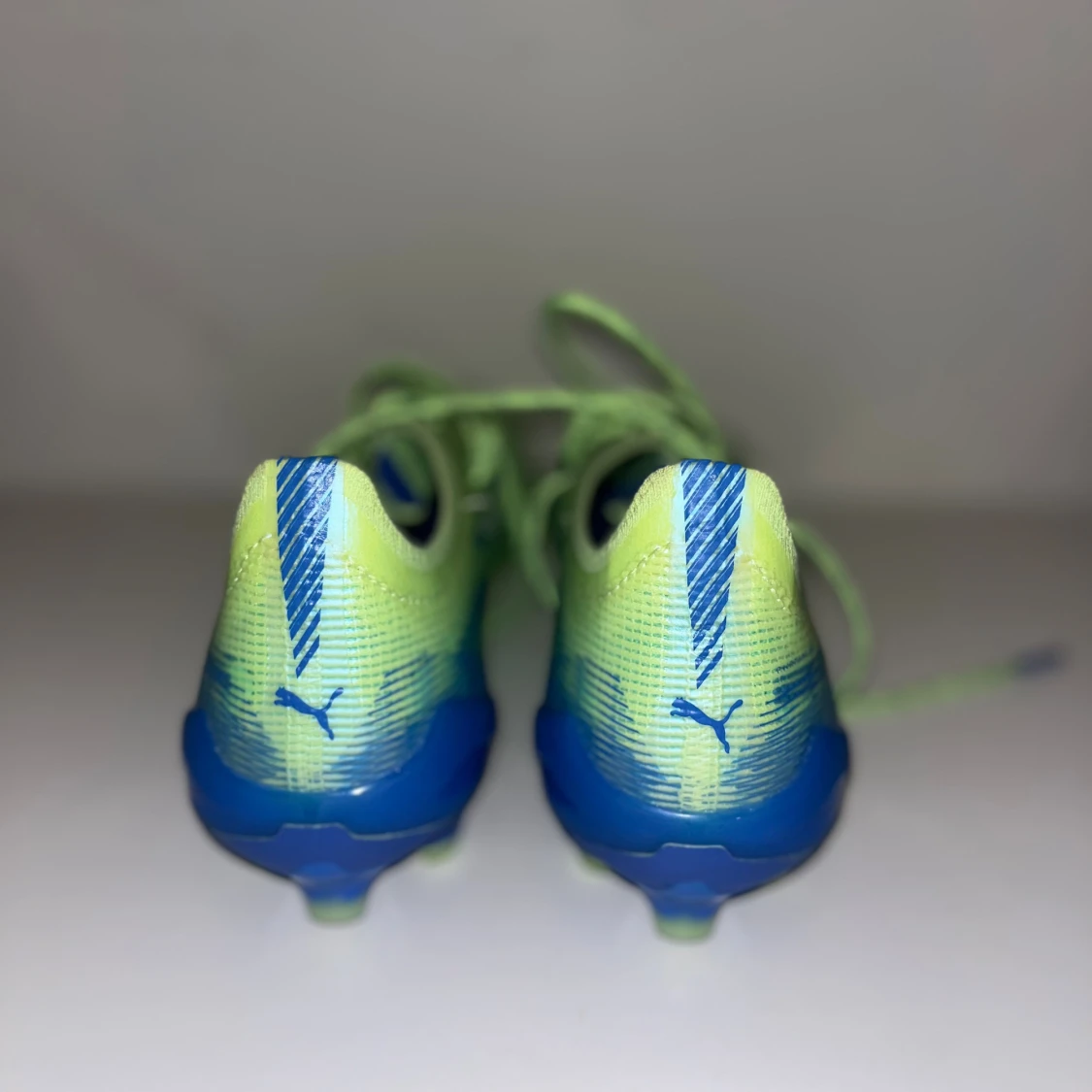 Puma fotbollsskor limegrön/blå strl 39 - 2