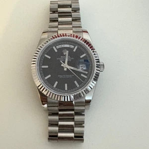 41 mm klocka - Automatisk urverk.