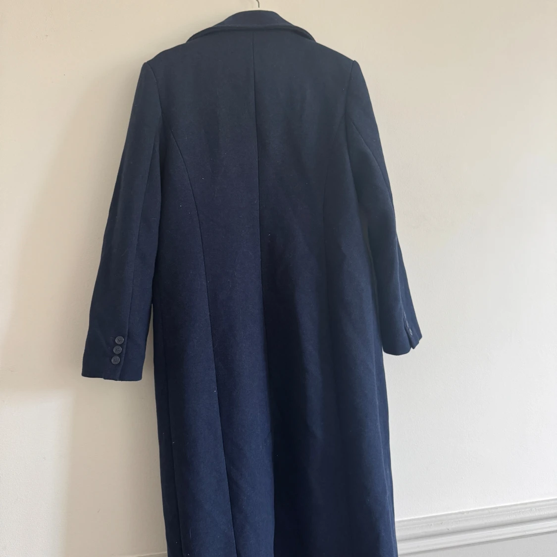 Mörkblå lång kappa från NA-KD - 4