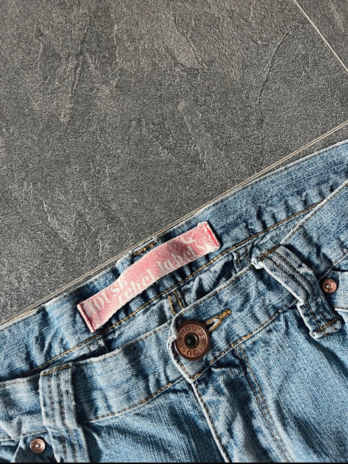 Ljusblå jeans med dragkedjor - 2