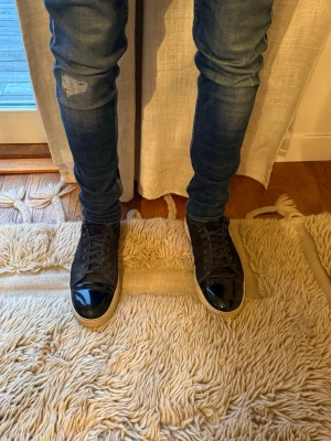 Lanvin skor  - Tjena! Säljer nu dessa lanvins i storlek 44! Dom är i ett bra skick 7/10, små defekter som inte syns vi användning! Om ni undra något är det bara att höra av sig!😀