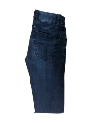 Tiger of Sweden jeans - Tiger of Sweden Jeans  Färg: Svart/ Mörkgrå Storlek: 27/32 Pris: 79 Om du har frågor är det bara att höra av dig