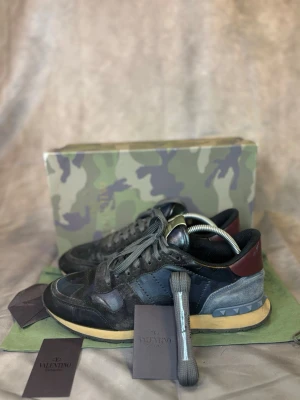 Valentino Rockrunners | Size 44  - Valentino Rockrunners i size 44 | Mycket bra skick | Äkta | Allt på bilden medföljer 