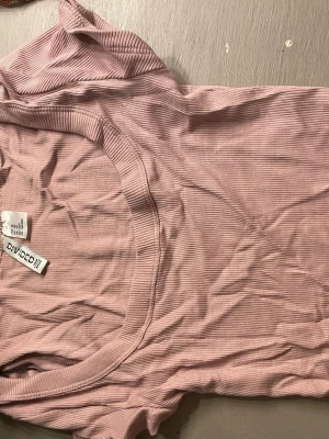 Tröja - Risa topp från hm snygg look till en sommar outfit ljus rosa jätte fin 