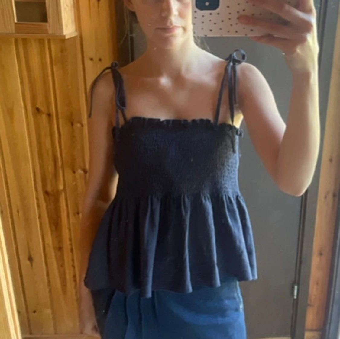 Mörkblå linnetopp med knytband