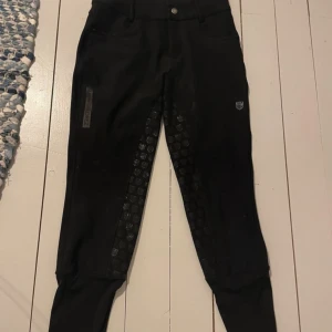 Maya Delorez byxor  - Super snygga Maya Delorez ridbyxor använd 1-2 gånger.  Nypris 1999  ( priset går att diskutera 