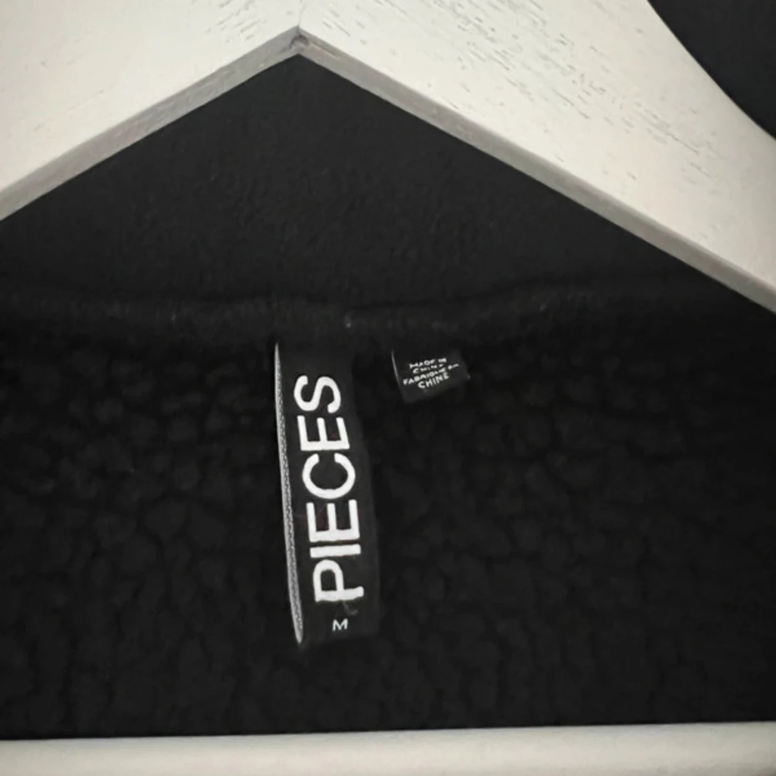 Svart fleeceväst från Pieces - 2