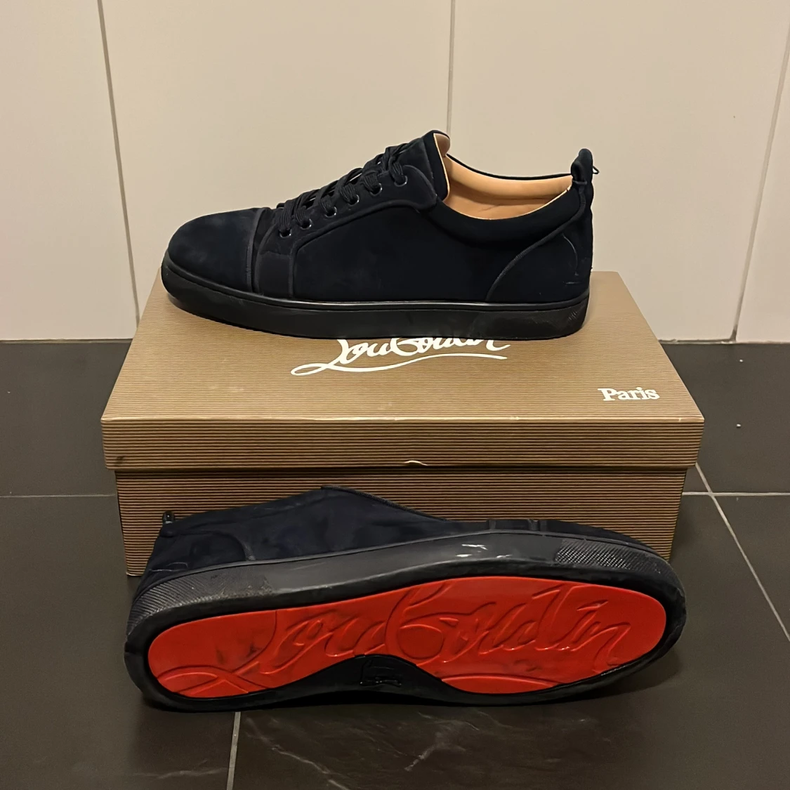 Mörkblå mocka sneakers Louboutin