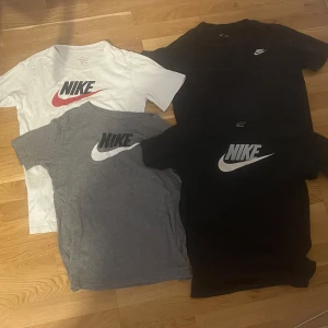 4 Pack Nike tishor - Riktigt bekväma, stil rena och sportiga tishor från Nike. Styck pris 95kr Kom gärna med bud