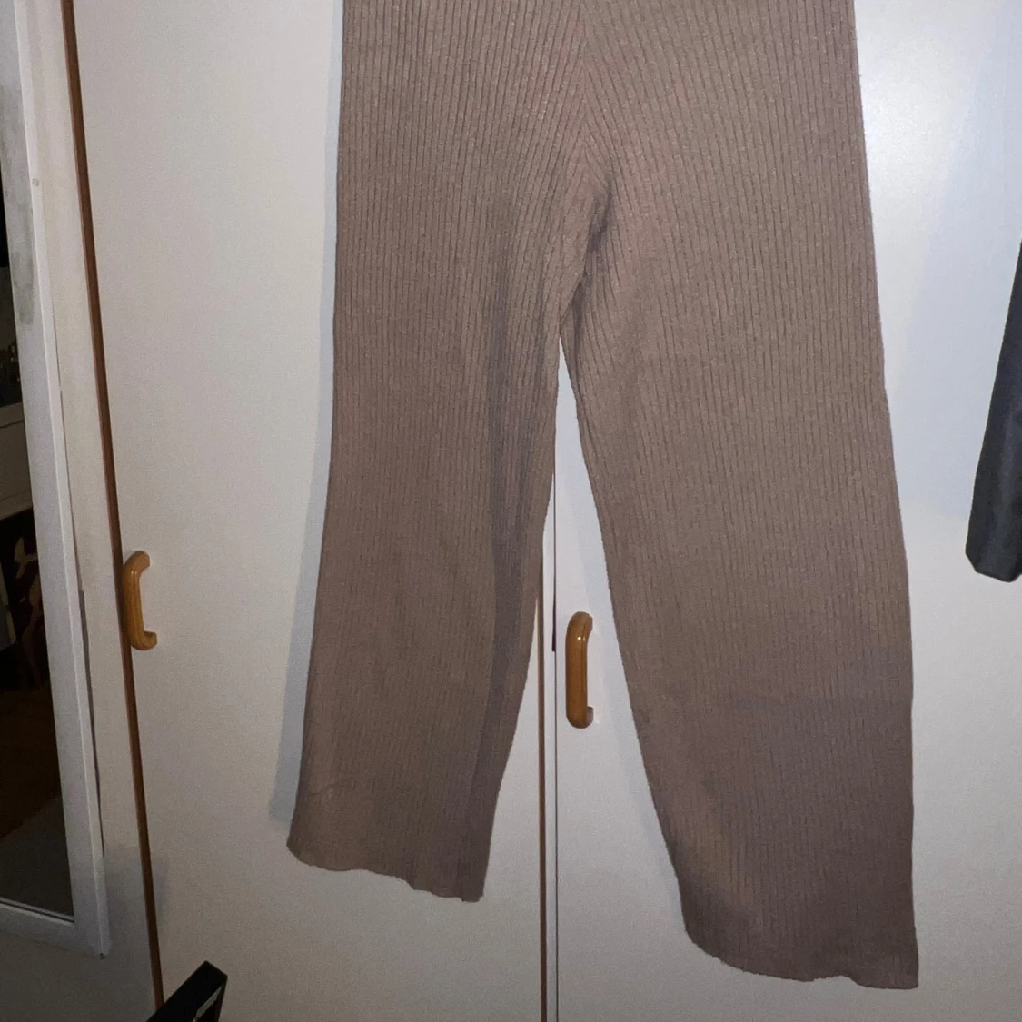 Ribbade stickade byxor från 157, M - 1