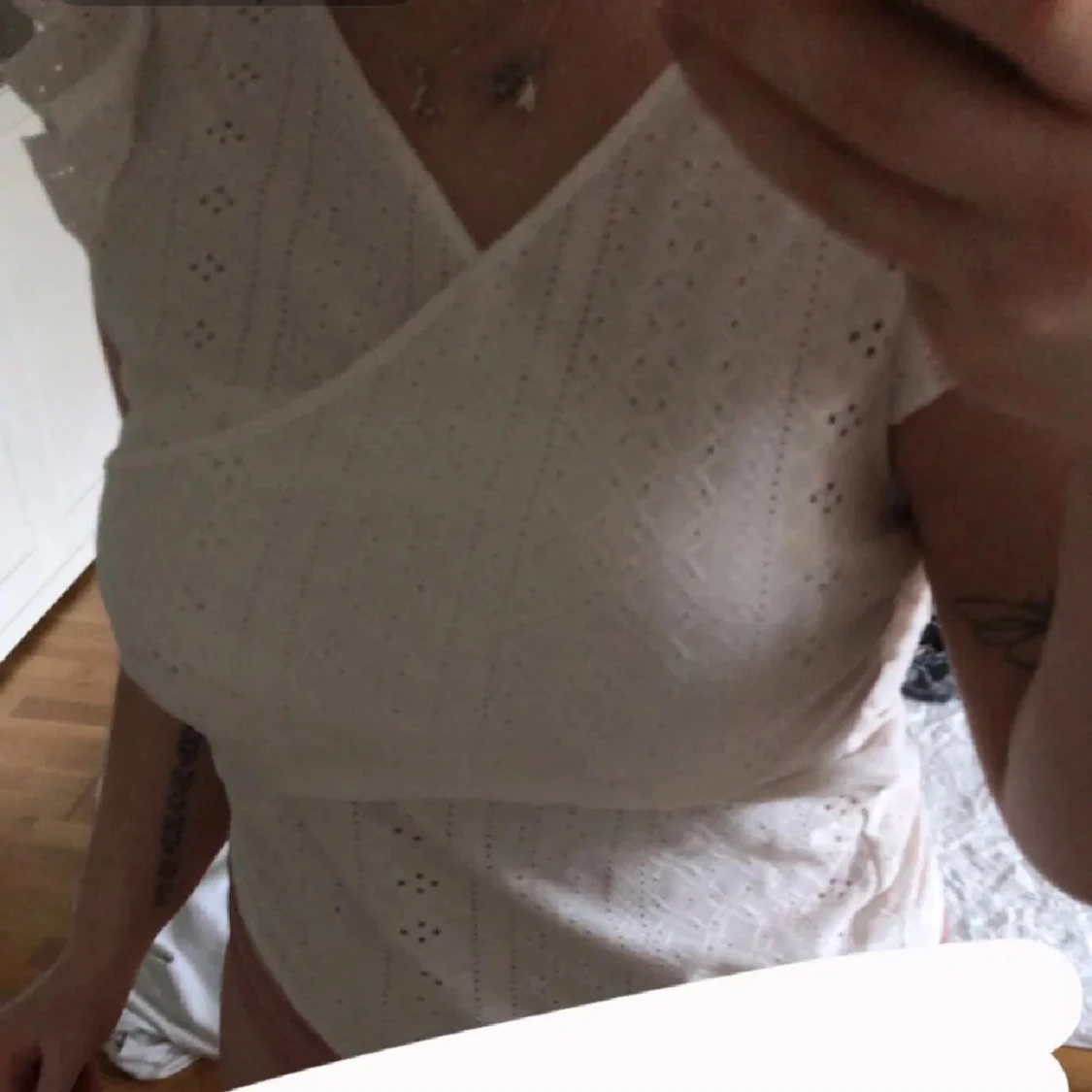 Vit  blus/topp med spetsmönster - 2