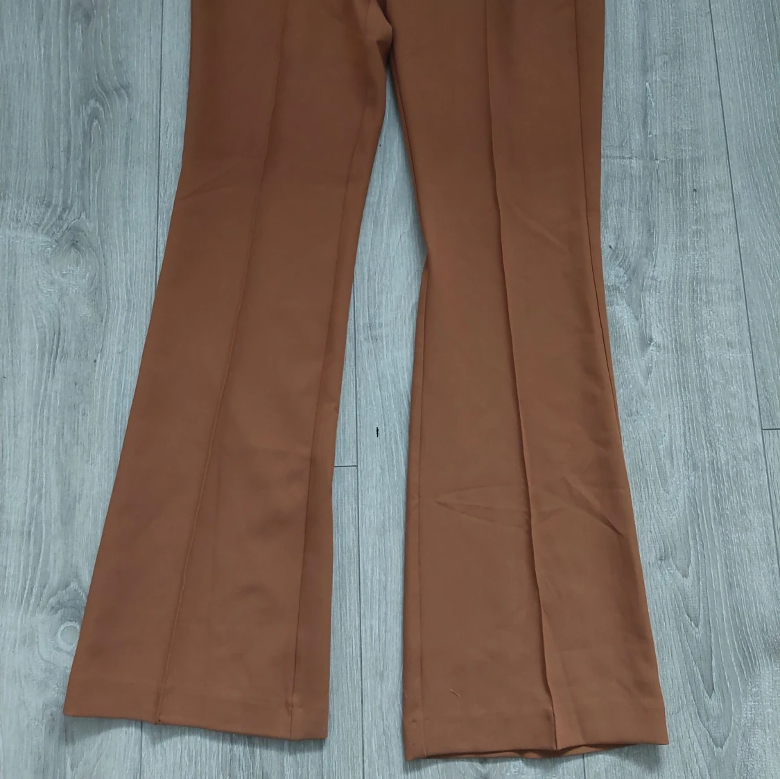 Bruna bootcut kostymbyxor från Mos Mosh - 1