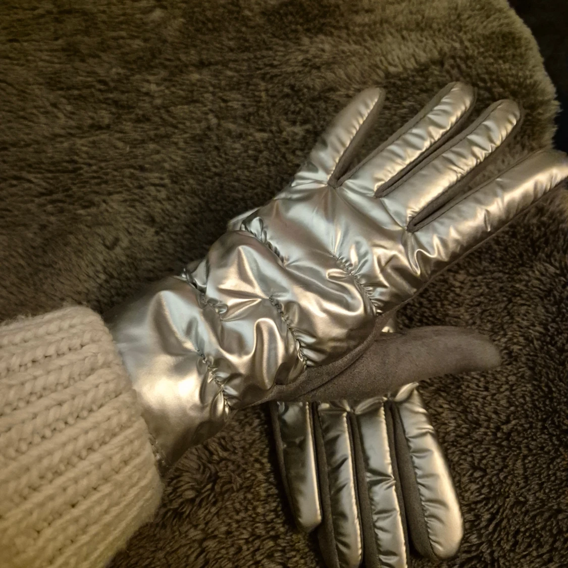 Silvriga quiltade vinterhandskar - 3