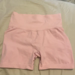 Träningsshorts Rosa - Rosa träningsshorts i storlek XS❤️Använde 1 gång men kom inte till användning efter