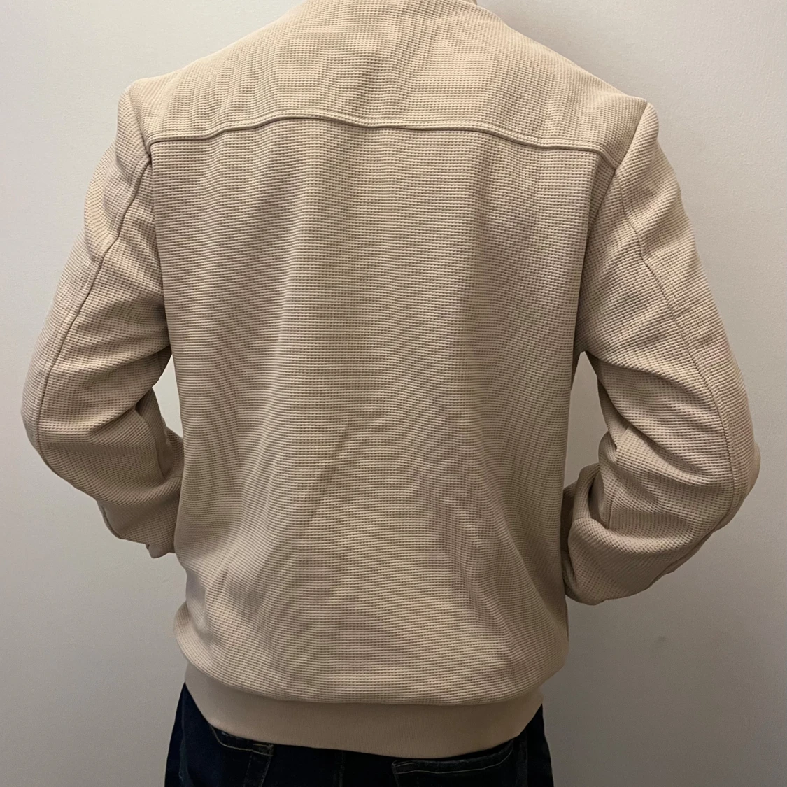 Beige bomberjacka med dragkedja - 1