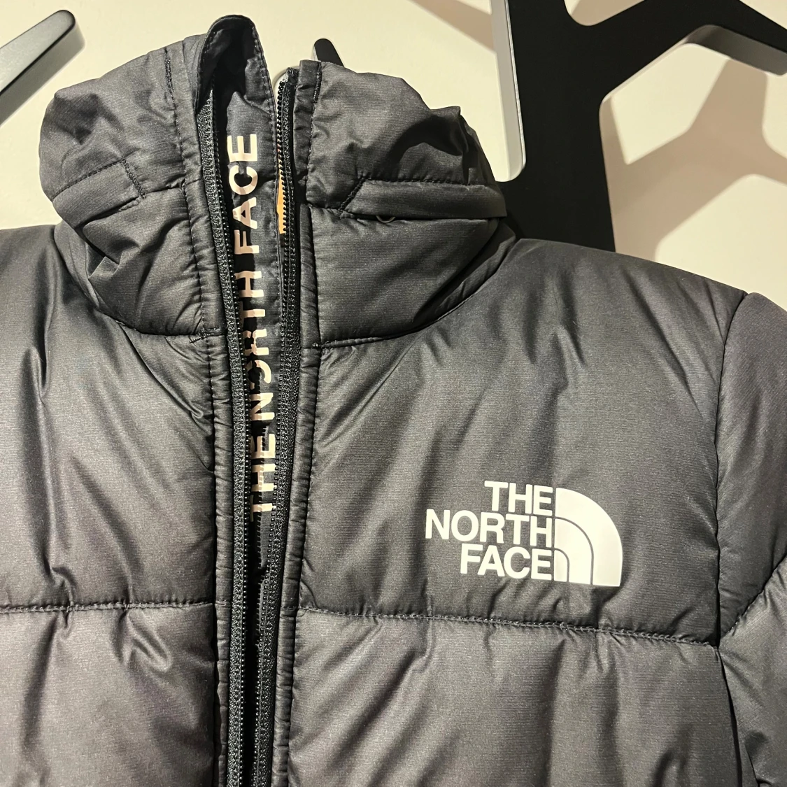 Svart pufferjacka från The North Face - 1