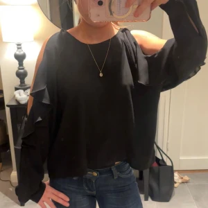 Open-shoulder blus - Passar nog även storlek S🫶🏼
