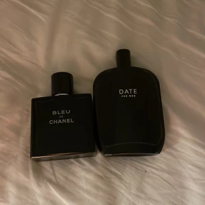 Bleu de Chanel herrparfym - Stilren herrparfym från Chanel, perfekt för dig som vill ha en klassisk och modern doft i din samling. Flaskan har en elegant design som passar in i alla miljöer.