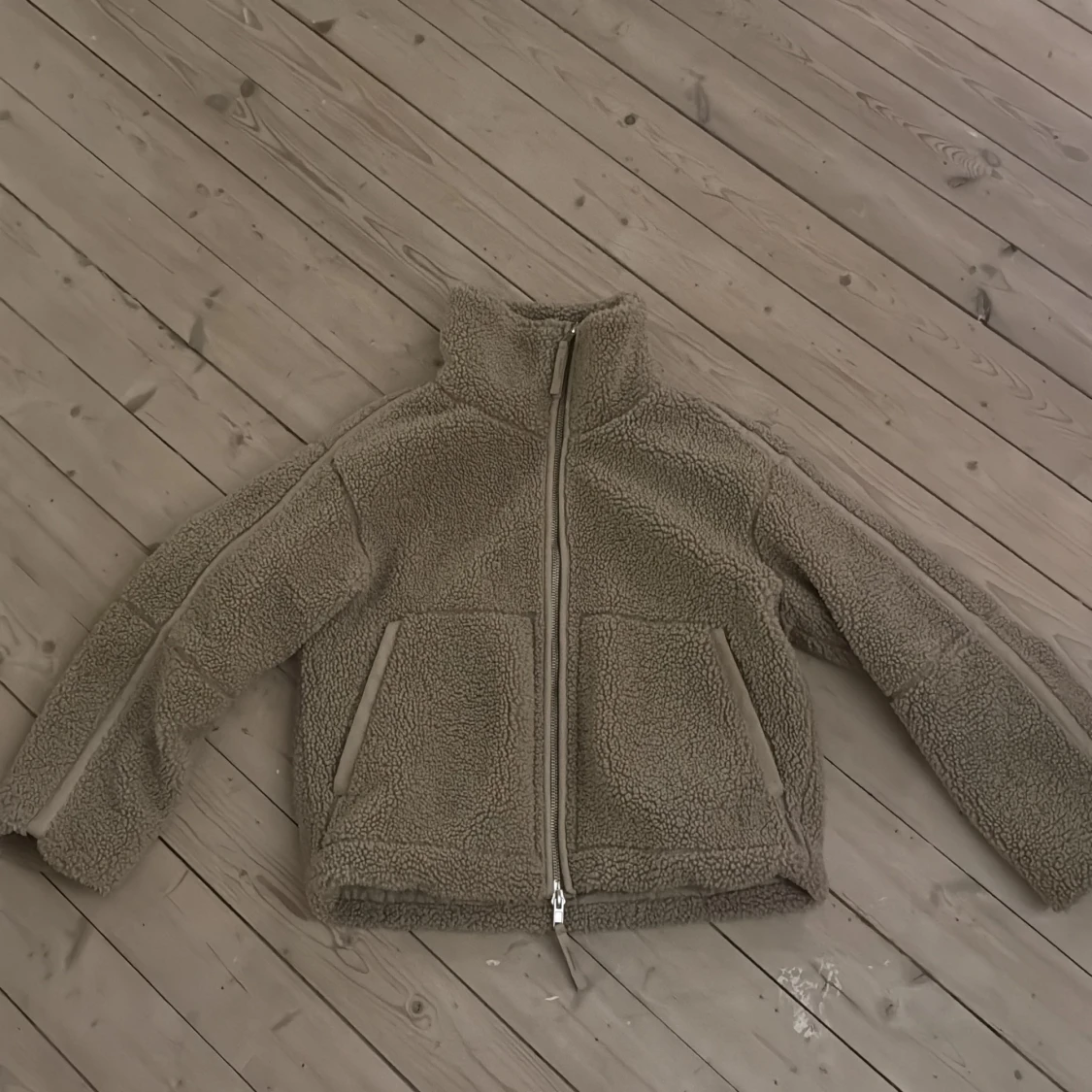 Beige teddyjacka med dragkedja - 2