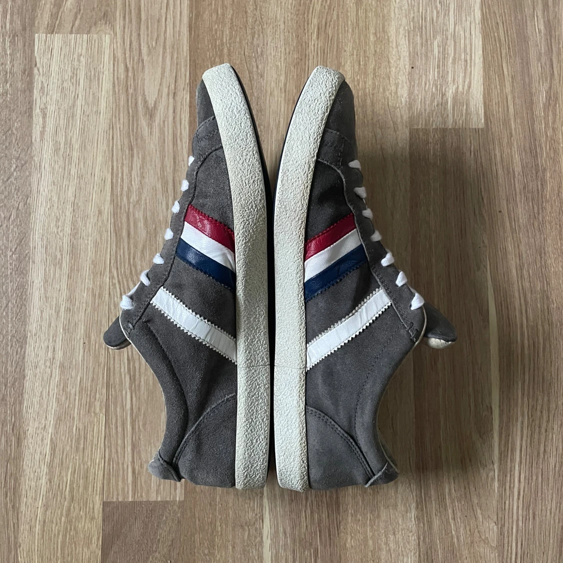 Moncler skor i grå mocka - 1