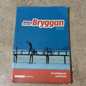 Matte Direkt Bryggan - En grundläggande mattebok som gör matematik lättare att förstå. Perfekt för dig som vill stärka dina mattekunskaper inför gymnasiet eller komplettera tidigare studier. Tydliga exempel och övningar hjälper dig att lyckas!